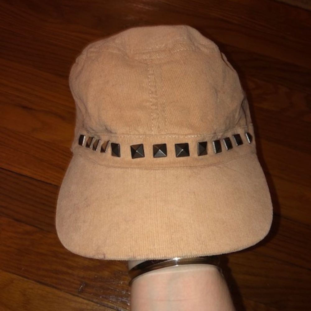 Corduroy studded hat